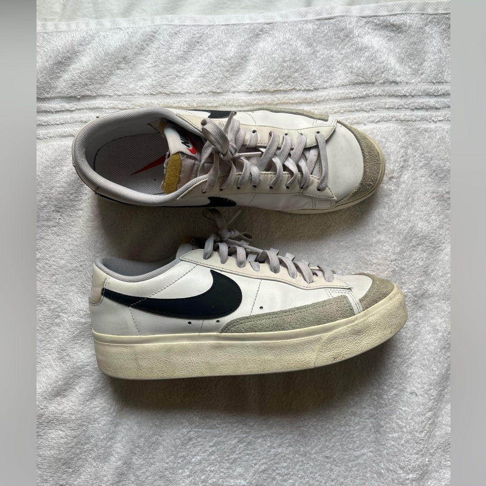 Nike Platform Blazer Sneakers Black and White size 10.5